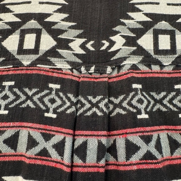 Vintage Chico's Aztec Black/Red/ White Patterned Shirt Button Front / size 2 - Picture 10 of 13